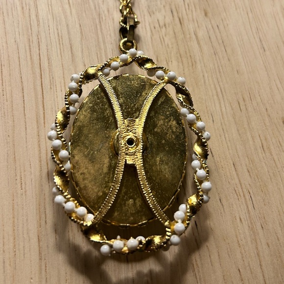 Vintage Gold and Sage Green Floral Cameo Pendant Necklace 18” spring ring clasp - Picture 4 of 4